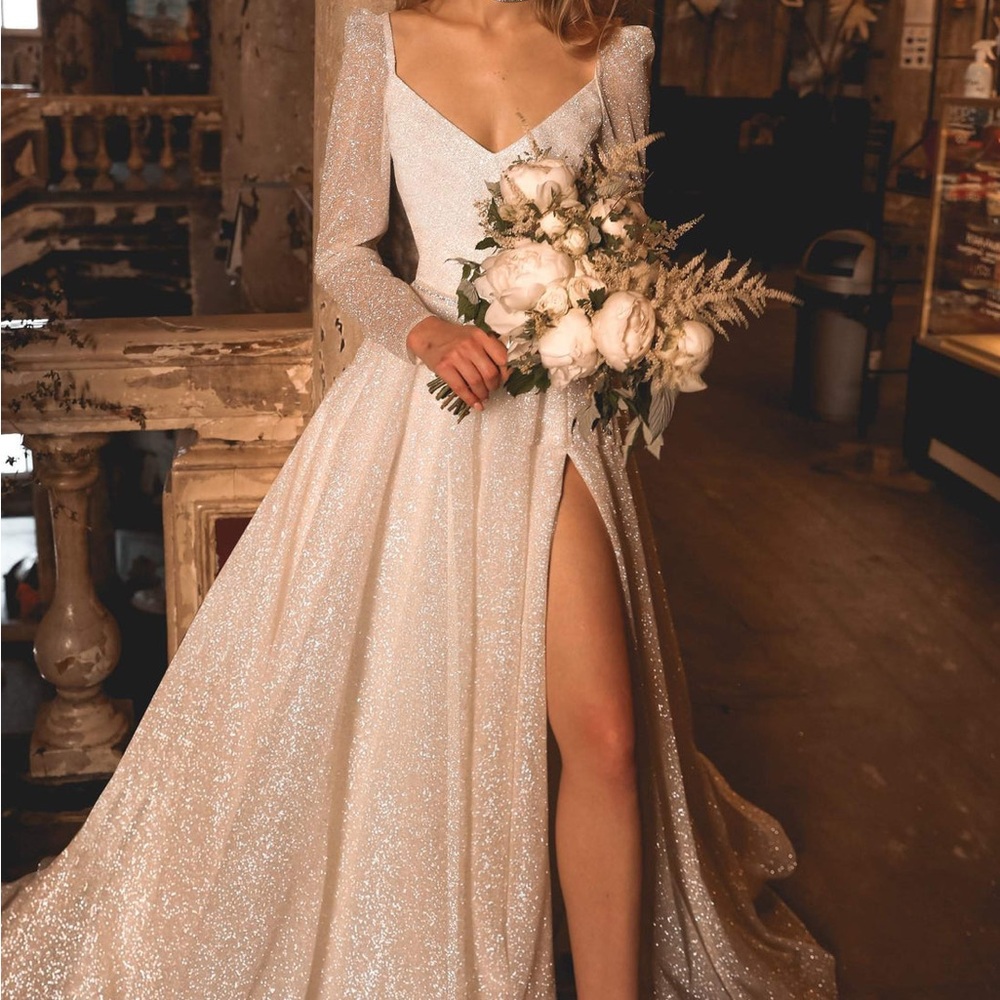 Olivia Bottega Miranda wedding dress brand new with tags long sleeve sparkly